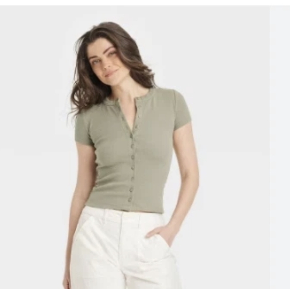 Women's Short Sleeve Button-Down T-Shirt Universal Thread Olive Green